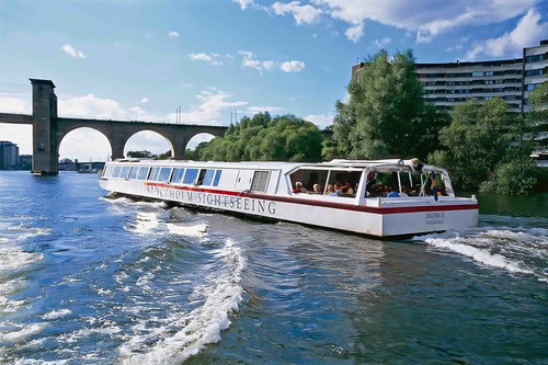 Båtutflykt under Stockholms broar