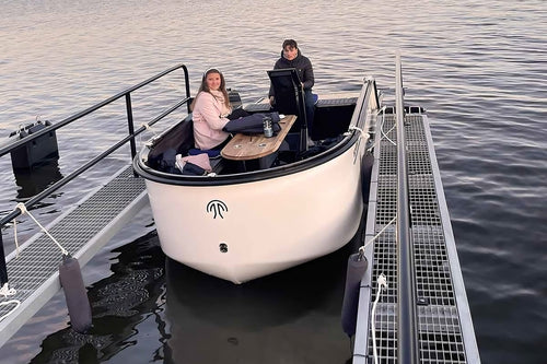 Privat sightseeing i elbåt i Linköping