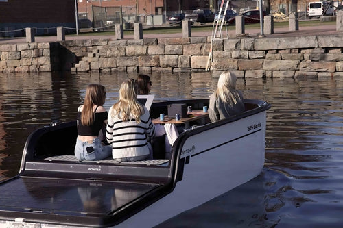 Privat sightseeing i elbåt i Sigtuna