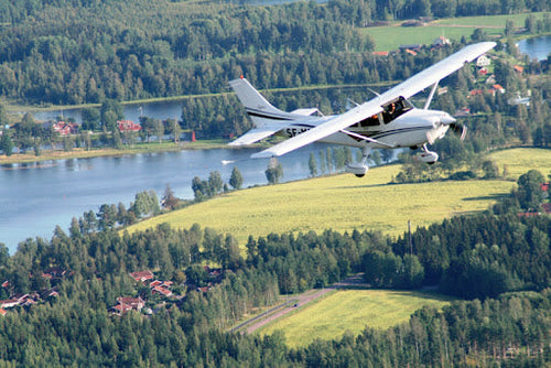 Flygupplevelse - Spaka flyget själv i Ronneby