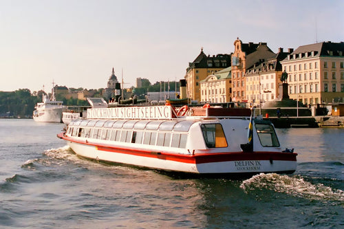 båtutflykt under Stockholms broar