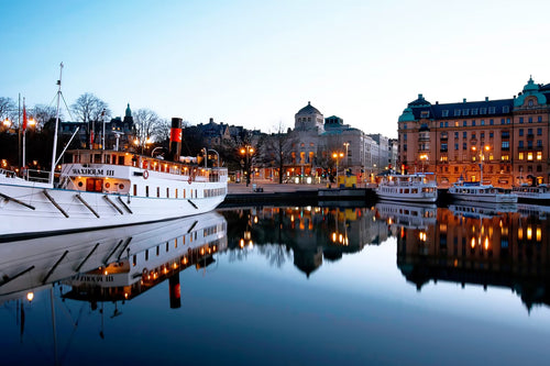 båtutflykt under Stockholms broar