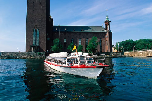 båtutflykt under Stockholms broar